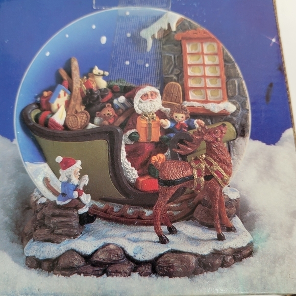 Vintage “A Christmas Remembered” Hand Painted DecorativePlate and stand 1997 - Picture 5 of 16